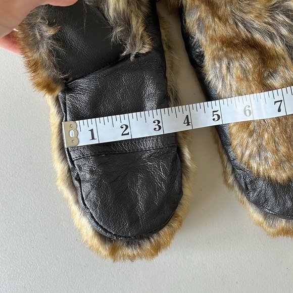 NWT Barts Brown Palm Leather Faux Fur Mittens Fur Paws One Size Unisex - Picture 15 of 16